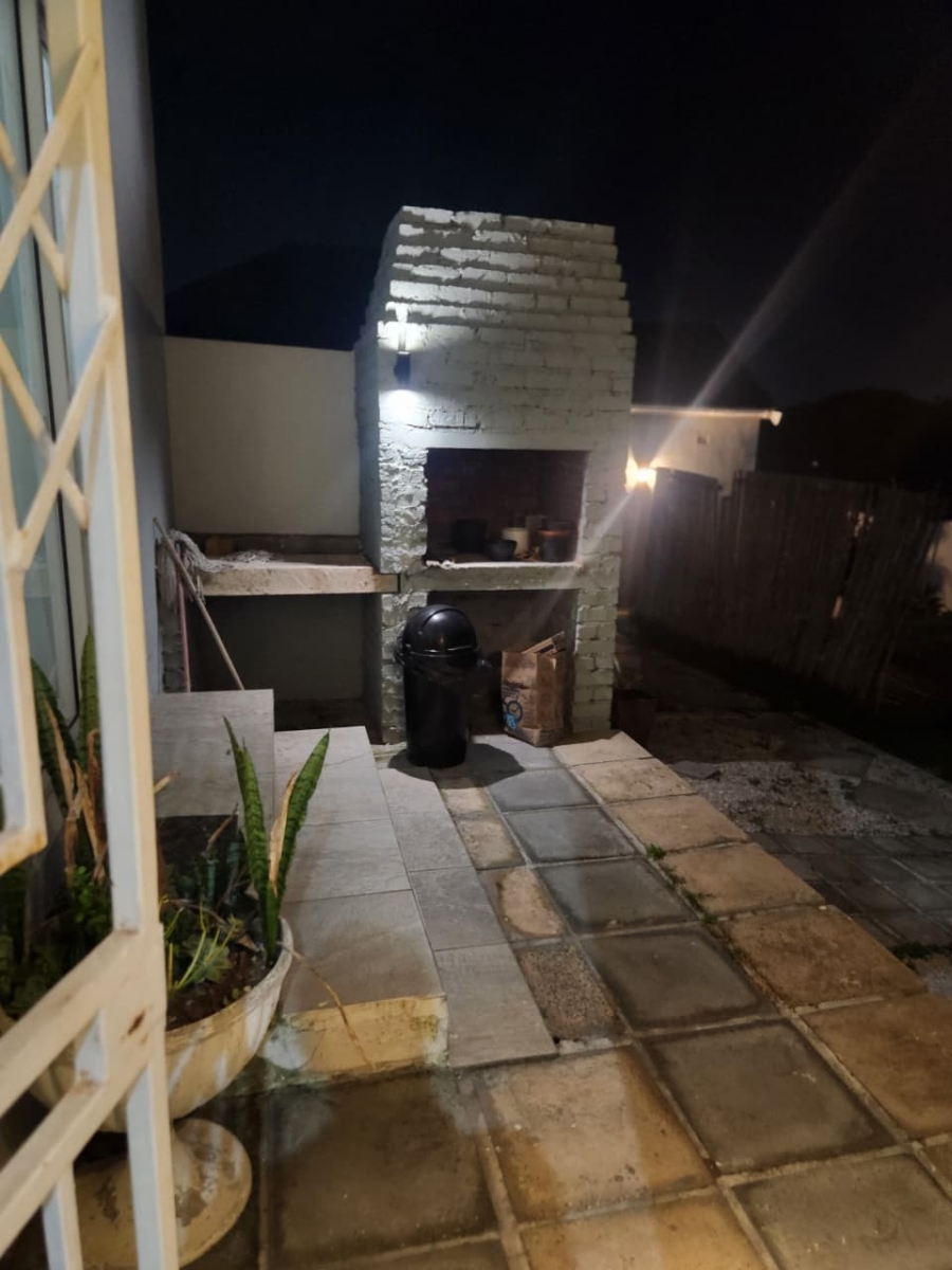 To Let 1 Bedroom Property for Rent in South End Eastern Cape